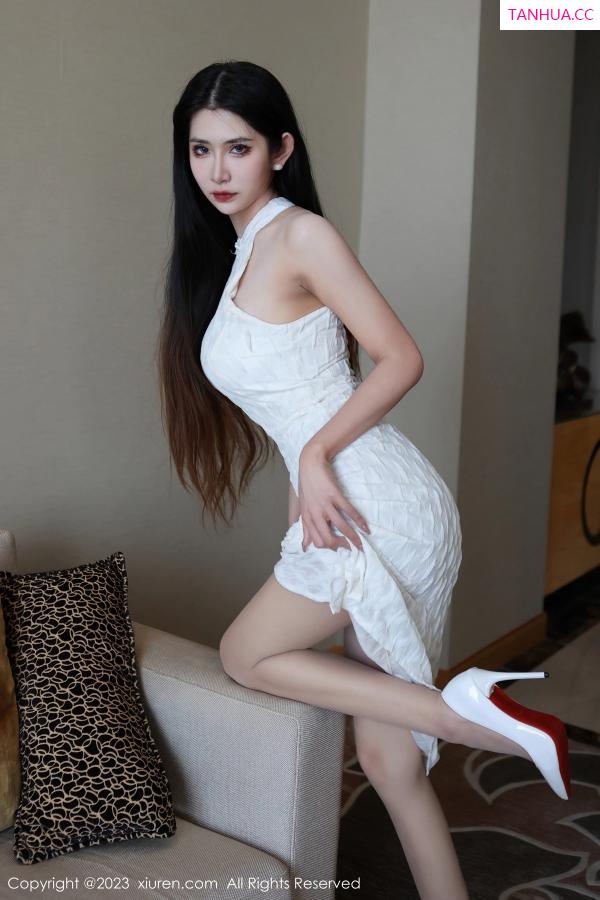 林依娜  [XiuRen]高清写真图 2023.03.20 No.6438 依娜Yina 美腿丝袜第4张图片